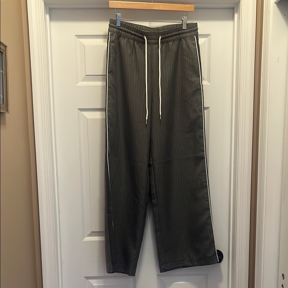 NWT women’s Gray Pinstripe Drawstring Track Pants size M